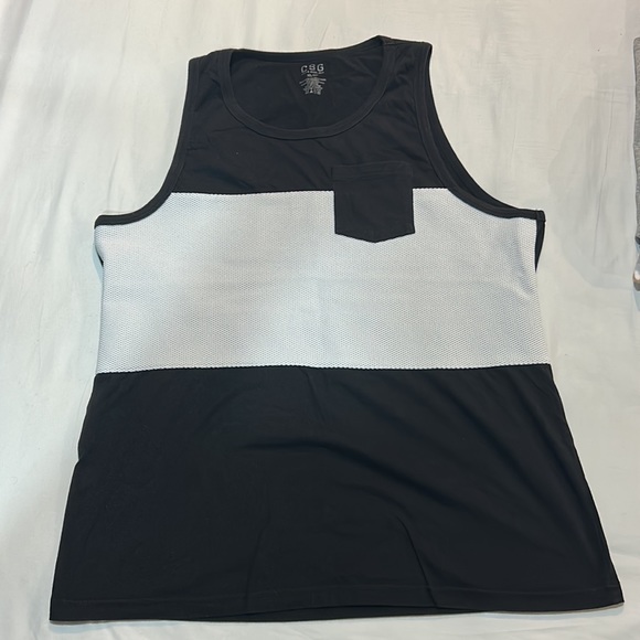 4 tank tops in a bundle - Picture 5 of 8